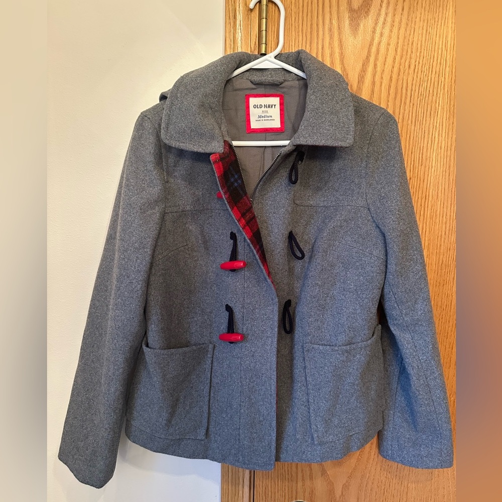 Women’s Old Navy Coat
Size: Med
Color Gray
Lightly lined 
Has zipper and buttons